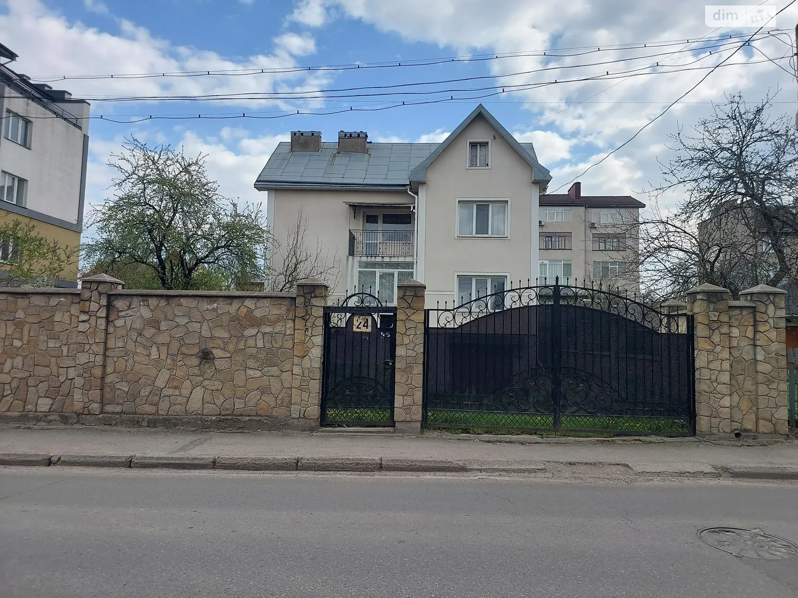 Продается дом на 2 этажа 250 кв. м с мансардой, цена: 155000 $ - фото 1