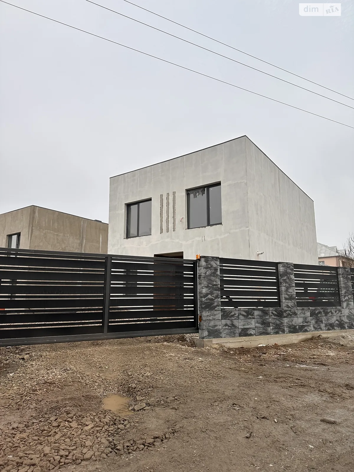 Продается дом на 2 этажа 150 кв. м с камином, цена: 145500 $ - фото 1