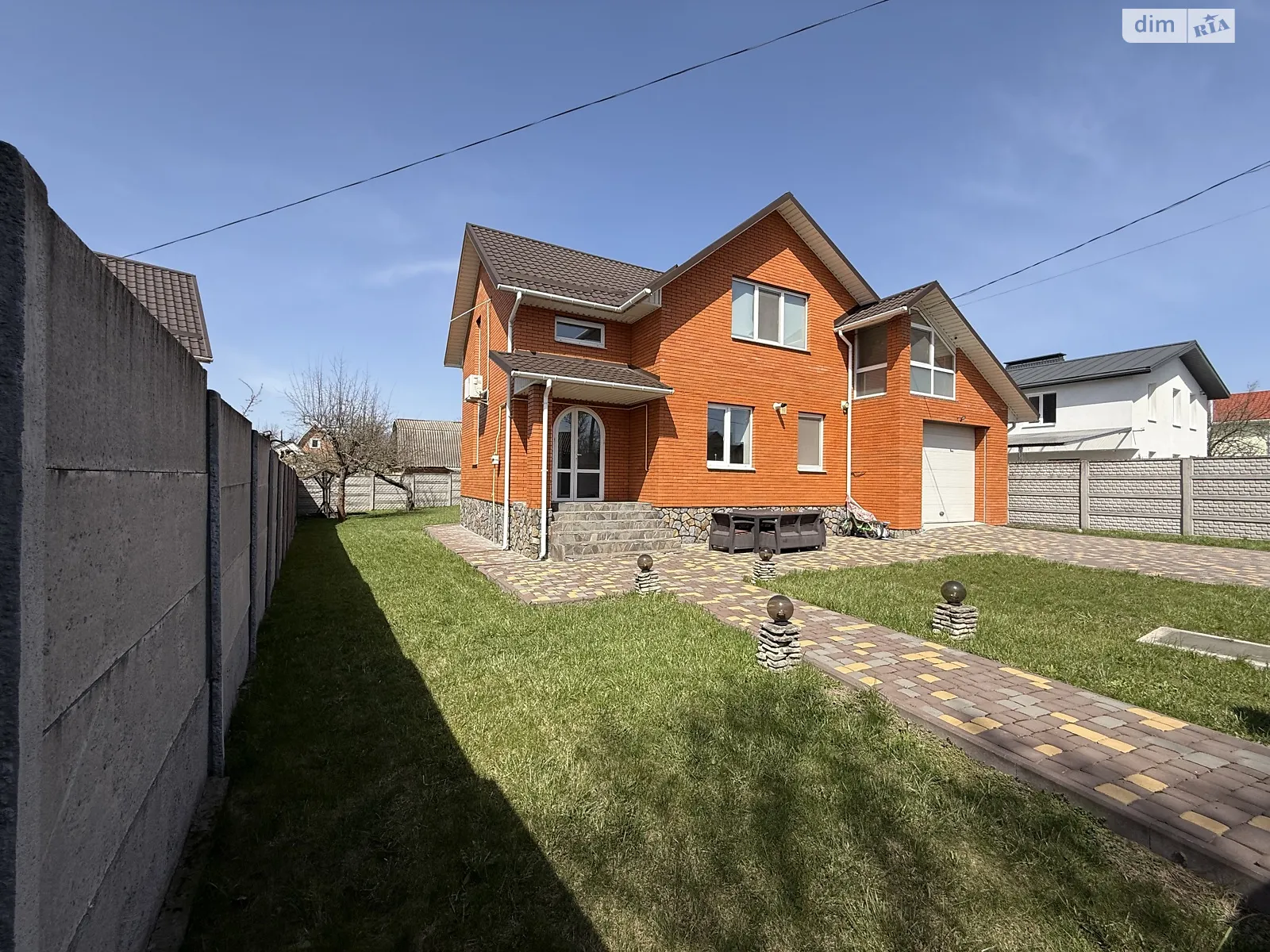 Продается дом на 2 этажа 170 кв. м с гаражом, цена: 206999 $ - фото 1