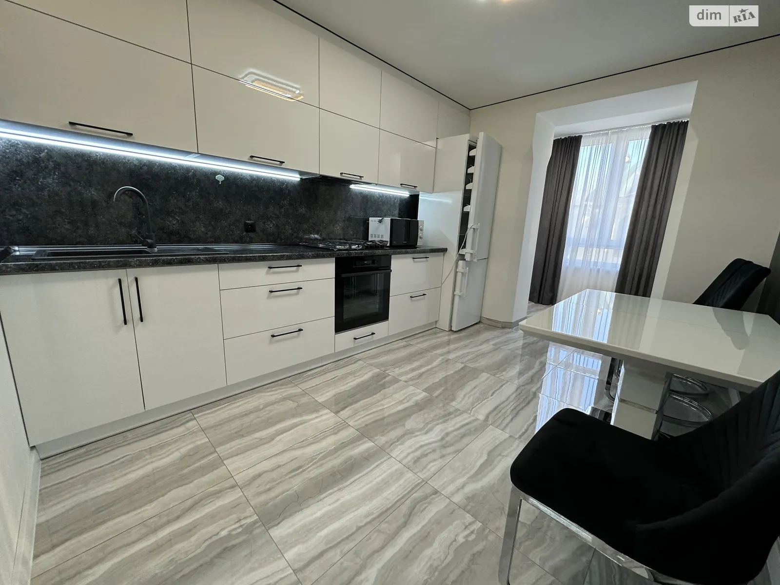 2-кімнатна квартира 60 кв. м у Тернополі, просп. Злуки - фото 1