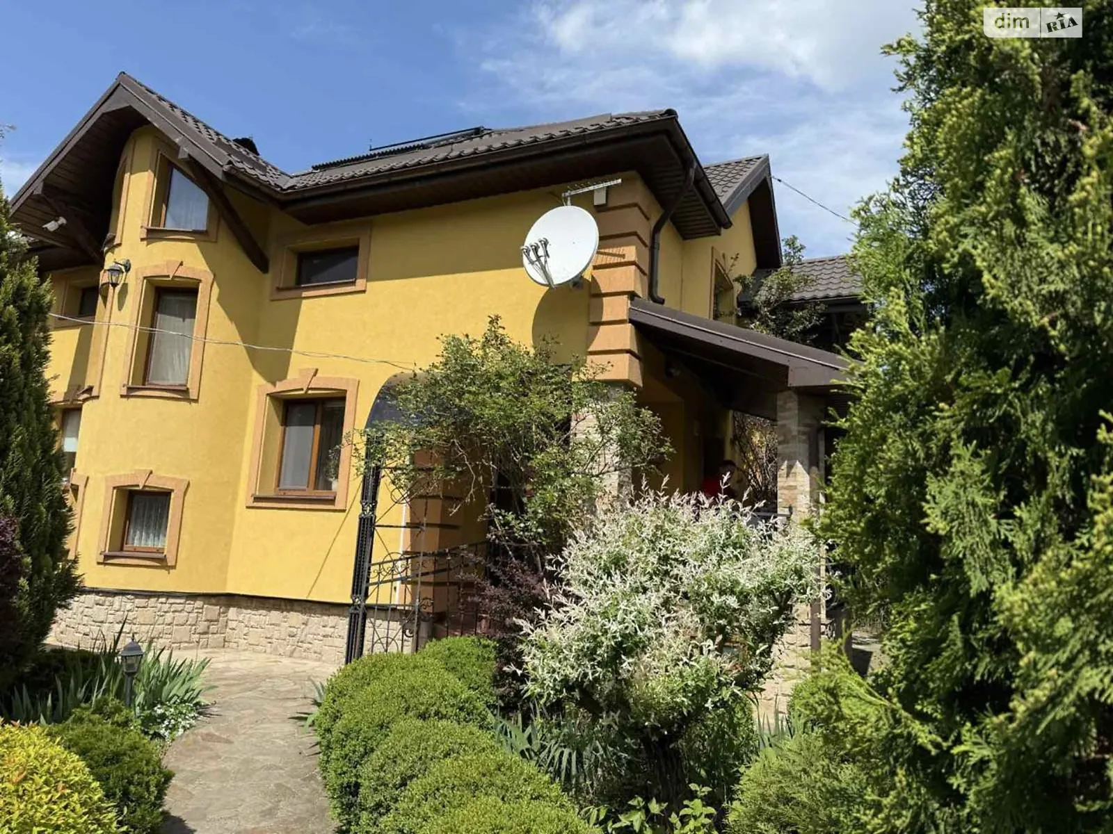 Продается дом на 2 этажа 170 кв. м с участком, цена: 170000 $ - фото 1