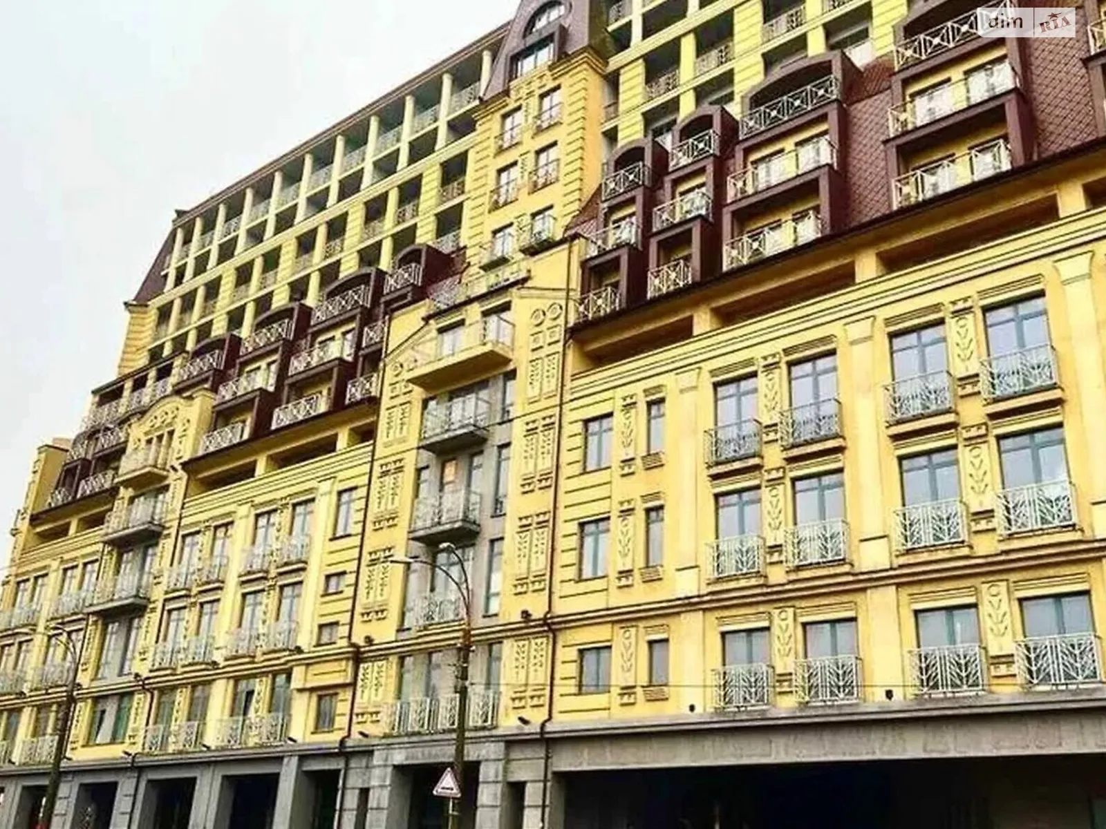 Продається 1-кімнатна квартира 63 кв. м у Києві, вул. Нижній Вал, 27-29 - фото 1