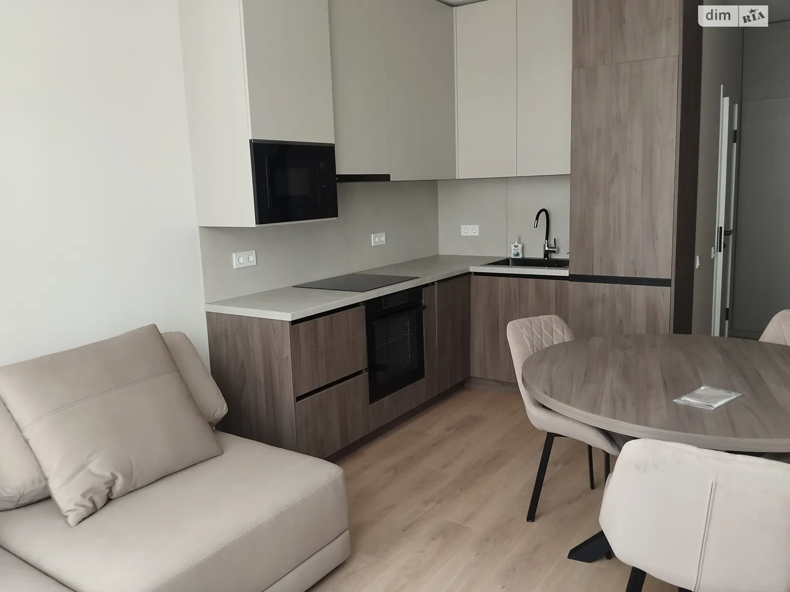 Продается 1-комнатная квартира 41 кв. м в Киеве - фото 1
